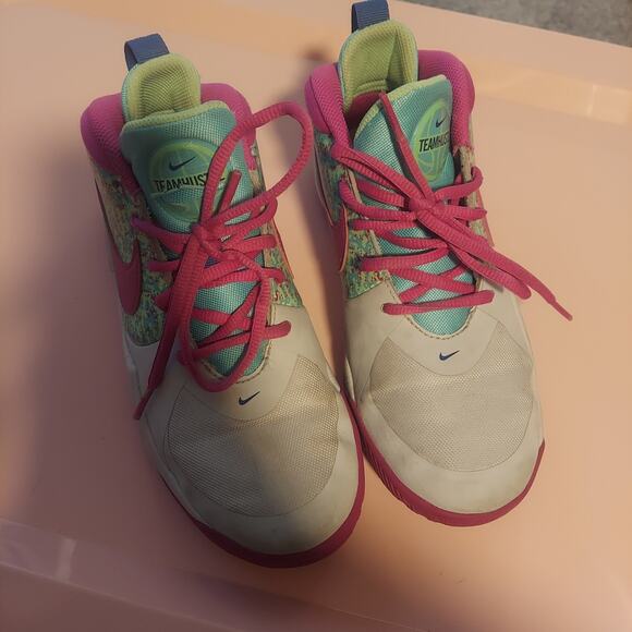 Nike Team Hustle D 9 DIGI GS Kids Sneaker, purple and teal ,  4Y - Picture 1 of 9